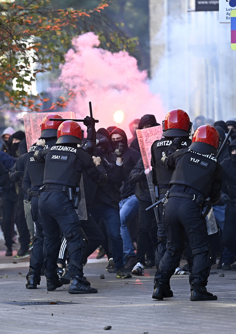 Carga de la Ertzaintza. 