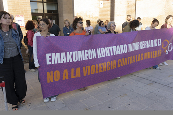 Concentración celebrada en Zizur para denunciar el crimen.