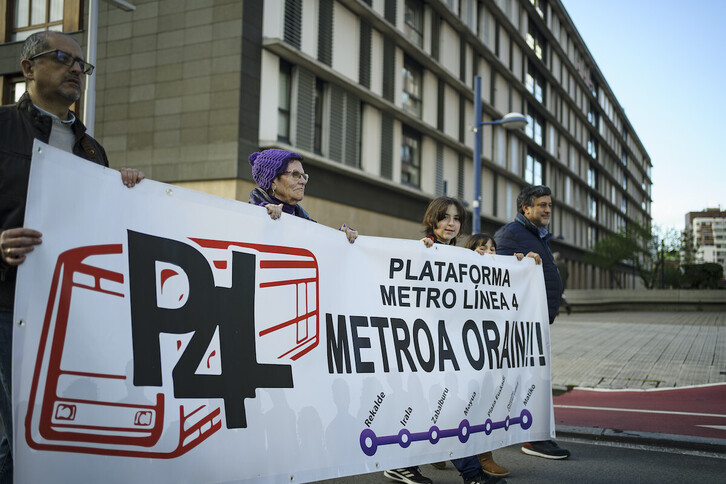 Movilización vecinal reclamando la construcción de la línea 4 del metro.