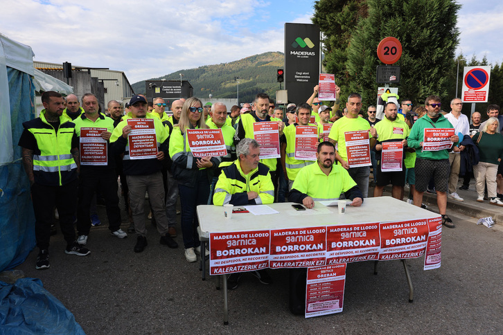 Comparecencia de las y los trabajadores de Maderas de Llodio.