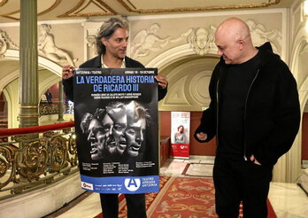 Furriel sostiene el cartel de este montaje tan argentino creado por Bieito.