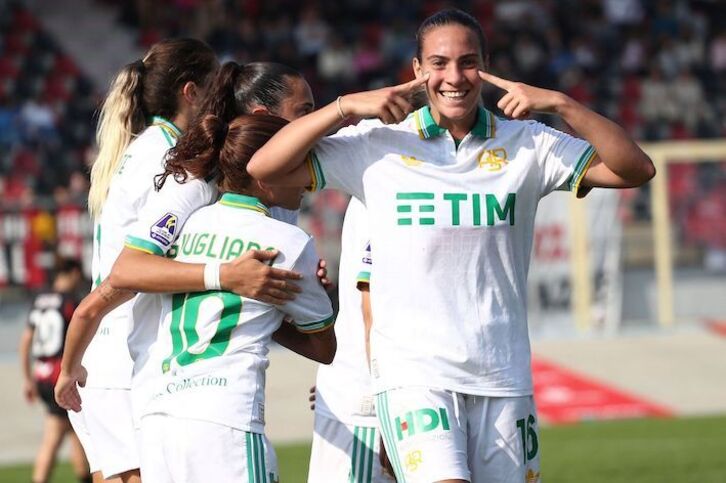 Goleado en Europa, la Roma lidera la Serie A.