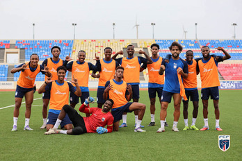 Los jugadores de Cabo Verde, en un entrenamiento previo al partido de este lunes.