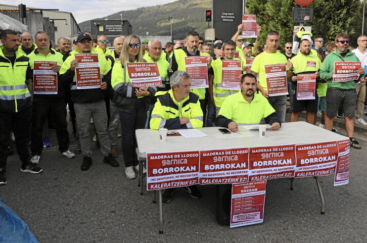 Comparecencia del comité de empresa de Maderas de LLodio.