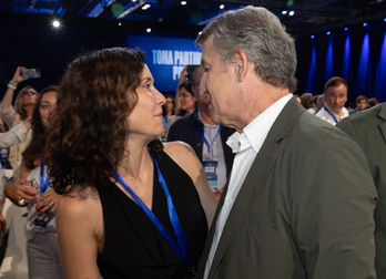 Las encuestas pueden debilitar a Feijóo ante la alargada sombra de Ayuso.