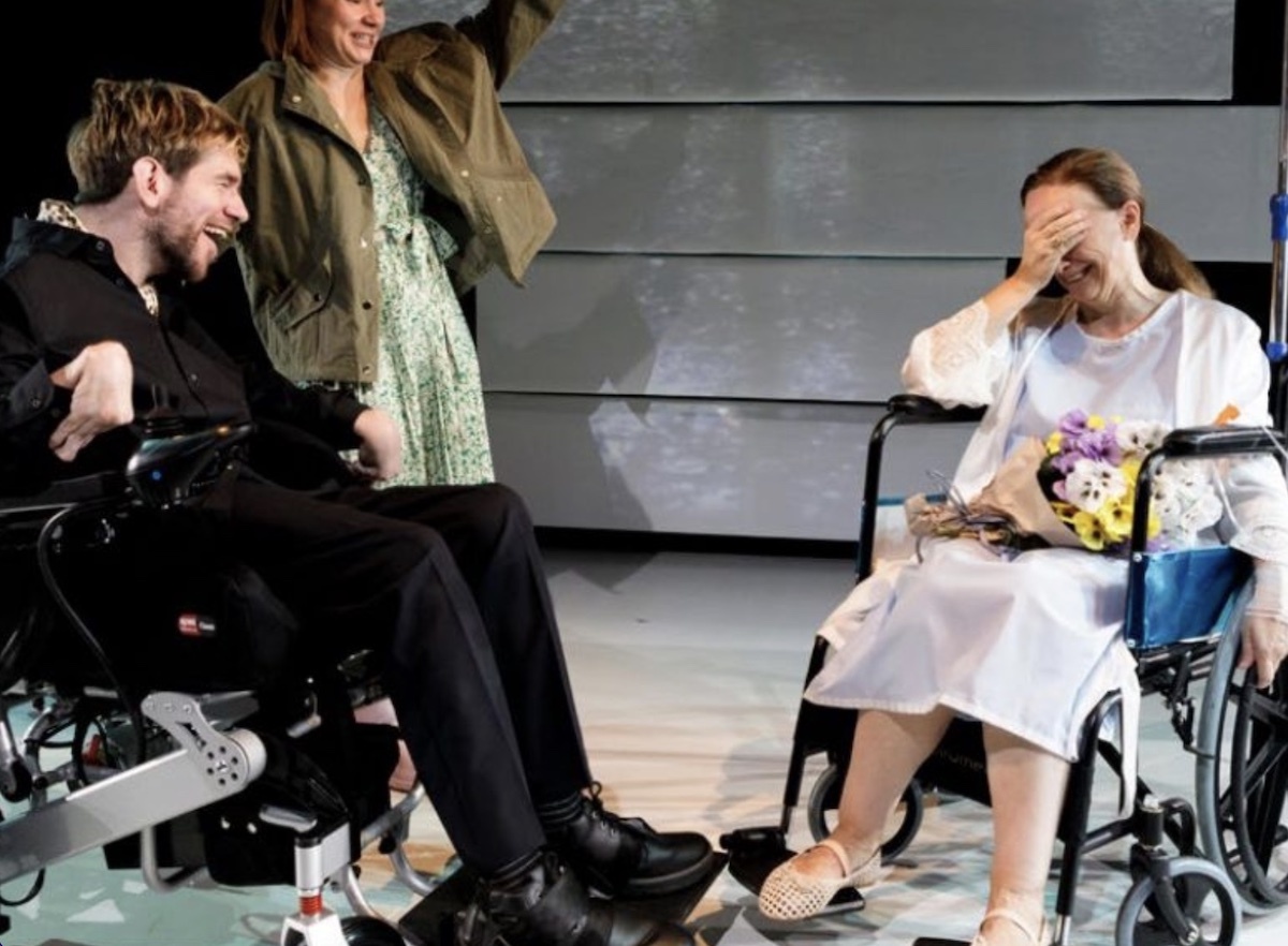 ‘Badakizu plastikozko loreak ez direla inoiz bizi izan, ezta?’ (Tanttaka) lanaren irudia. 