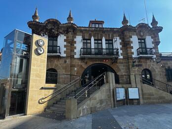 Renferen geltokia, Laudion.