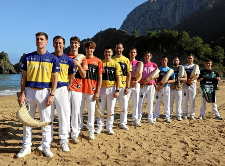 Puntistak, atzo, Lagako hondartzan.