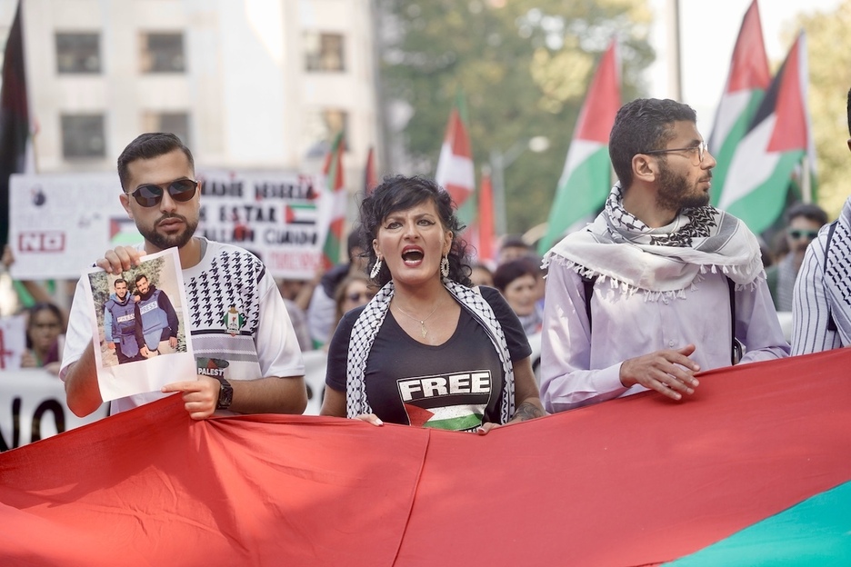 La alcaldesa de Bermeo, Nadia Nemeh, en la manifestación de Bilbo. La alcaldesa de Bermeo, Nadia Nemeh, en la manifestación de Bilbo.