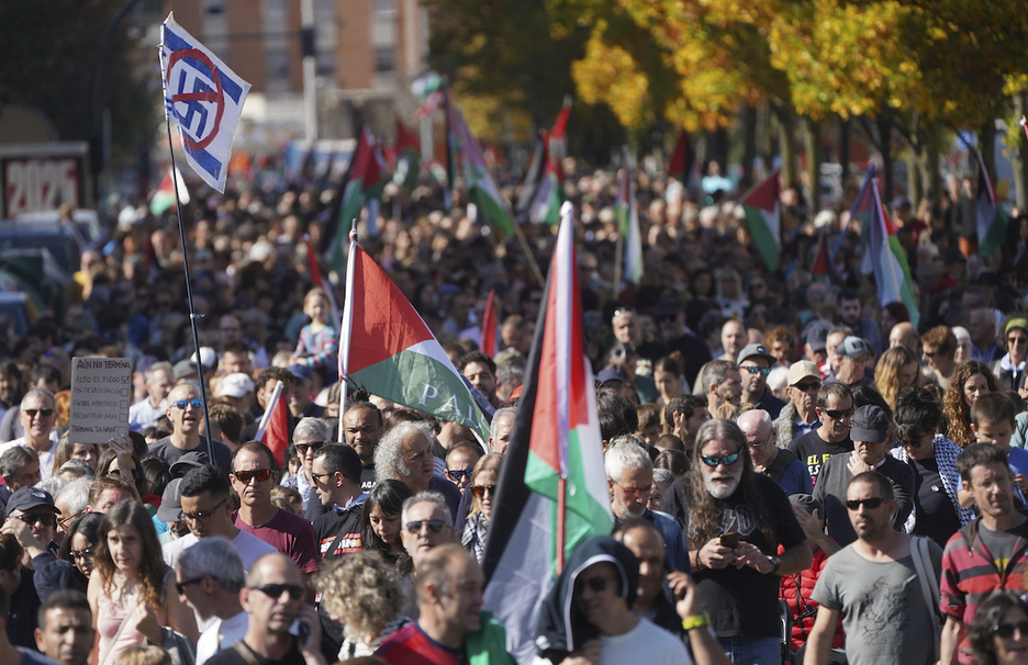 Imagen de la manifestación sindical en Iruñea. Imagen de la manifestación sindical en Iruñea.