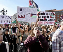 Bizkaiko herrietatik ere etorri zen jendea hiriburura. Manifestazioa bertan inoiz  egin den handienetakoa izan zen; gaiak merezi zuen.