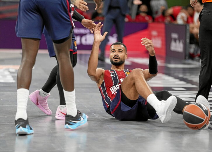 Luwawu-Cabarrot, desde el suelo, reclama una acción en el partido anterior.