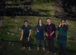 Belako taldea, ‘Sigo regando’ diskoaren aurkezpen argazkian.