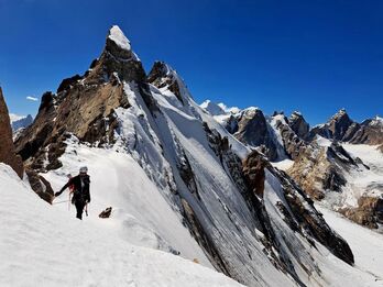 Sanmiguelek eta Urtasunek Zanskarreko ibarrean igo gabe zeuden bi mendi eskalatu dituzte.