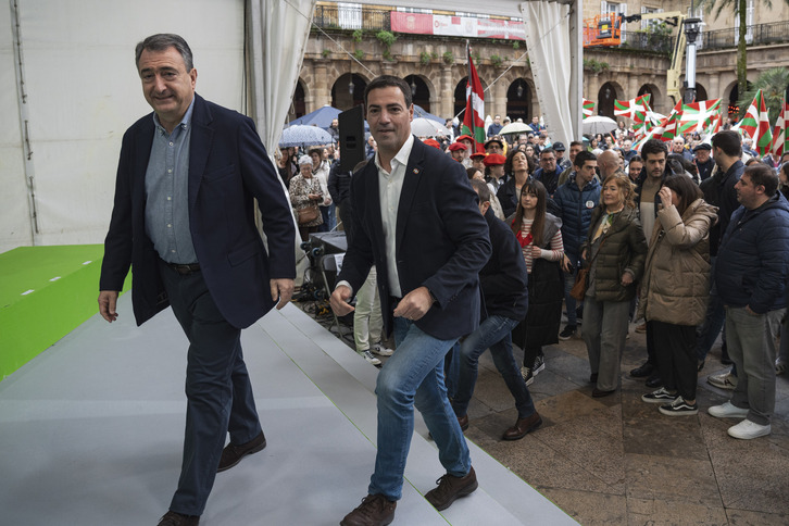 Esteban y Pradales, en Bilbo durante el Aberri Eguna.