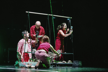 Luhusoko Harri Xuri aretoan, azken entseguetan lan taldea.  