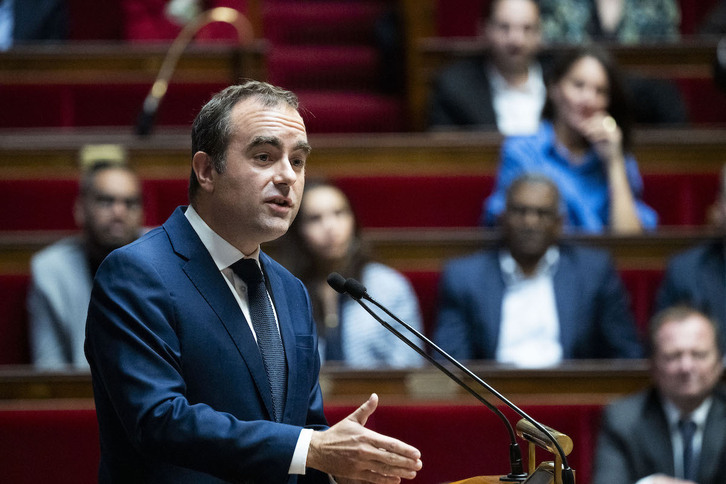 Por los pelos, pero Lecornu ha logrado salvar las dos mociones de censura.