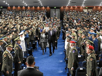 Nicolás Maduro llega a una reunión militar en Caracas.