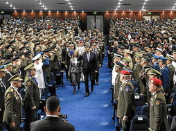 Nicolás Maduro llega a una reunión militar en Caracas.