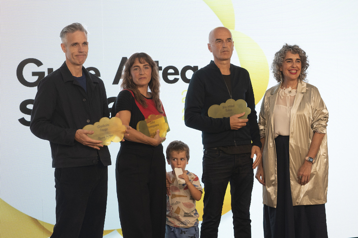 Garikoitz Fraga, Zuhar Iruretagoiena eta Jon Mikel Euba, Ibone Bengoetxea Kultura sailburuarekin.