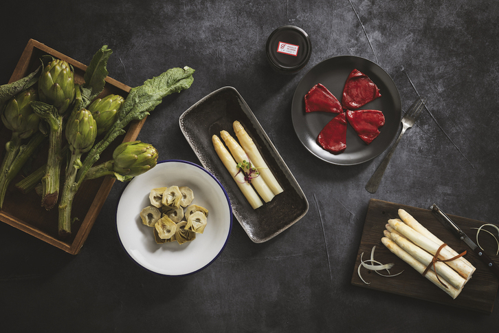 La Alcachofa de Tudela, el Espárrago de Navarra o el Pimiento de Piquillo de Lodosa son algunos de los símbolos de identidad y calidad navarra reconocida bajo el sello Reyno Gourmet.