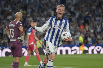 Oskarsson celebra el tanto que anotó frente al Espanyol, una semana antes de lesionarse.
