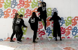 Hirurogeigarren ediziorako bertsio infinitoak dituen iruditeria prestatu du Iratxe Reparazek.