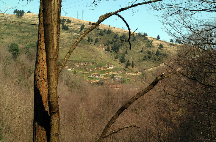 El hecho ha ocurrido en un baserri en el monte Pagasarri, junto a Bilbo.