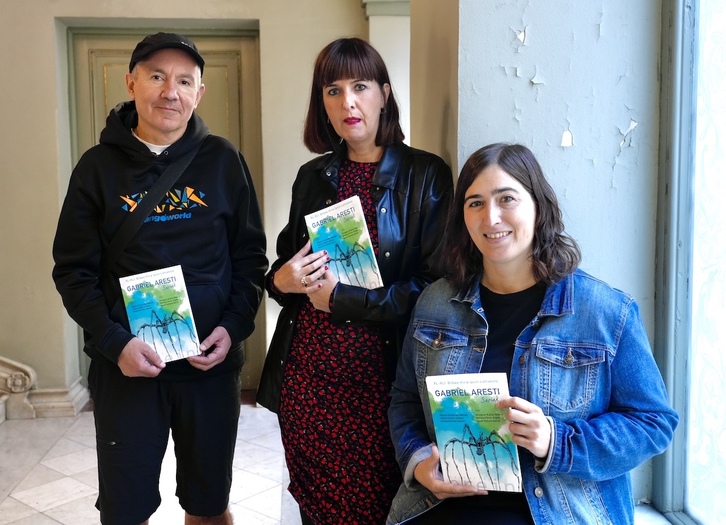 Azkona, Mujika Telleria eta Perez Argote, ostiral honetako aurkezpenean.