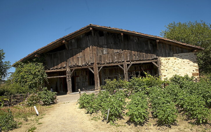Vista exterior del caserío Igartubeiti, en Ezkio. 
