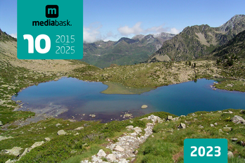 Lac dans les Pyrénées.