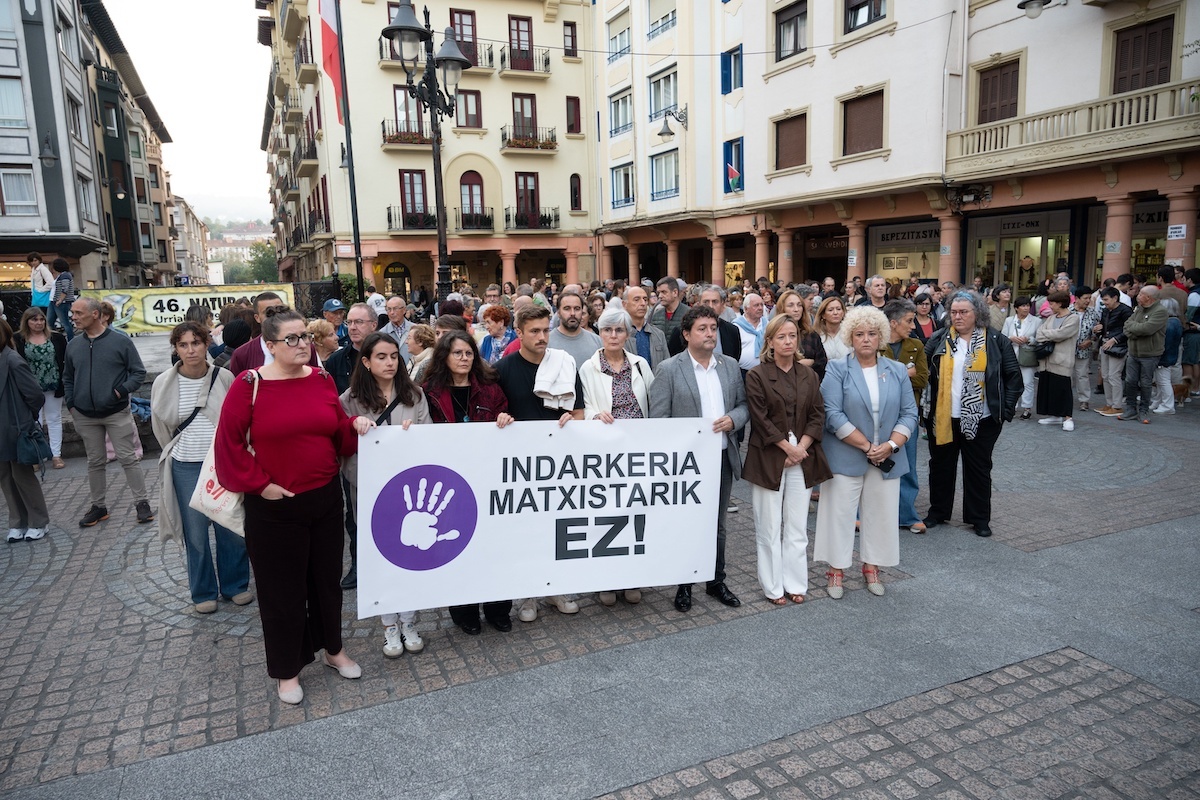Concentración convocada por el Ayuntamiento de Zarautz. (Gorka RUBIO/FOKU)