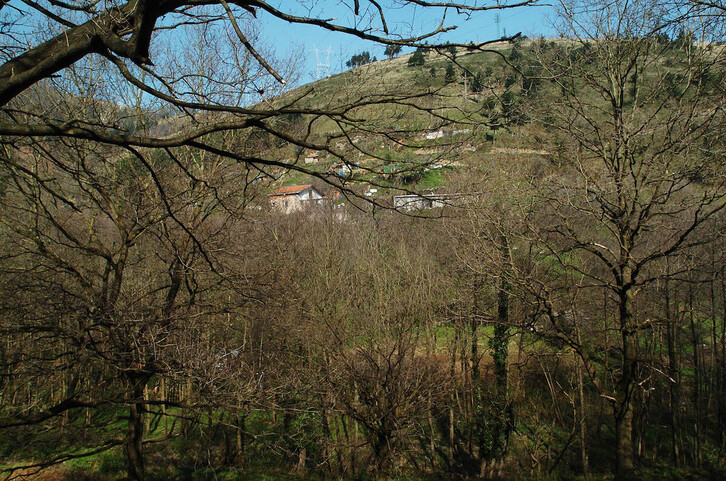Los hechos han ocurrido en un baserri en el monte Pagasarri, junto a Bilbo. 
