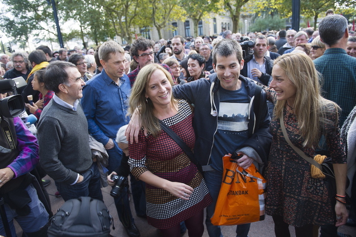 Arkaitz Rodriguez, Sonia Jacinto y Miren Zabaleta, en un acto poco después de ser excarcelados en 2015.