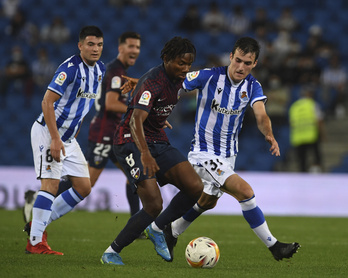 Duelo entre el Sanse y el Huesca en la temporada 2021-2022.