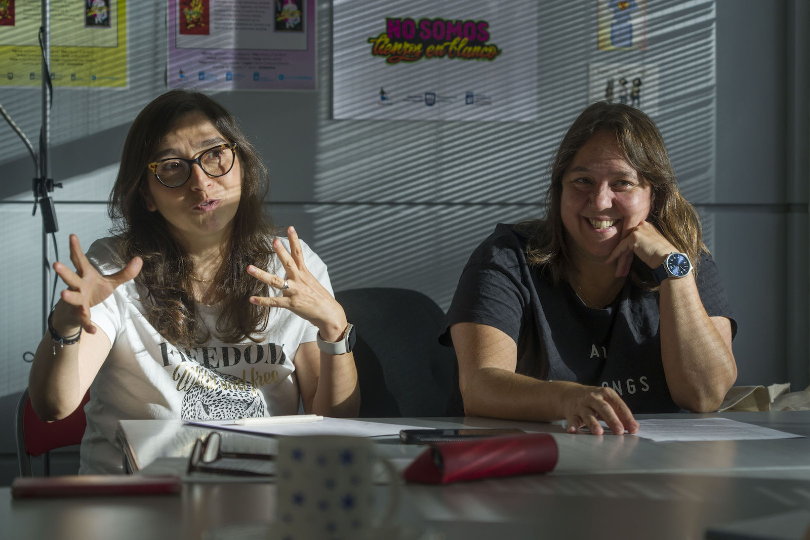 Susana Esparza y Katia Reimberg, conversando con NAIZ. (Jon URBE/FOKU)
