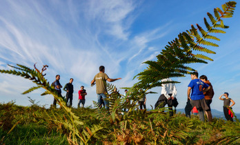 Garoa honen garrantzia azaltzeko Urumea bailaran antolatutako ibilaldian