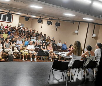 Charla organizada en junio, con Garmendia.