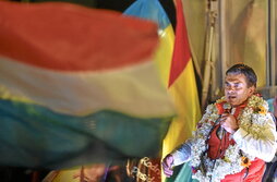 Rodrigo Pazek bere jarraitzaileen aurrean hitzaldia eman zuen La Pazen, hauteskundeen emaitzak jakin ondoren.