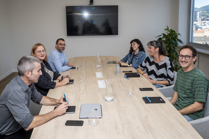 Reunión entre EH Bildu y CUP, este martes en Bilbo.