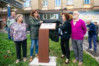 Inauguración de la placa que recuerda a las víctimas de la explosión de Arriaga.