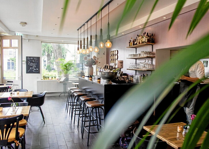 Patioko Bentako eraikinean dagoen jatetxea, zeinak bertako ekoizleen produktuak erabiltzen dituen.