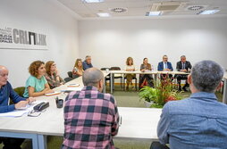 Acto de conciliación de sindicatos vascos con Confebask en la sede del CRL en Bilbo.