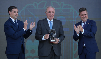 Jainaga, entre el lehendakari Pradales y el consejero Jauregi en un acto reciente.