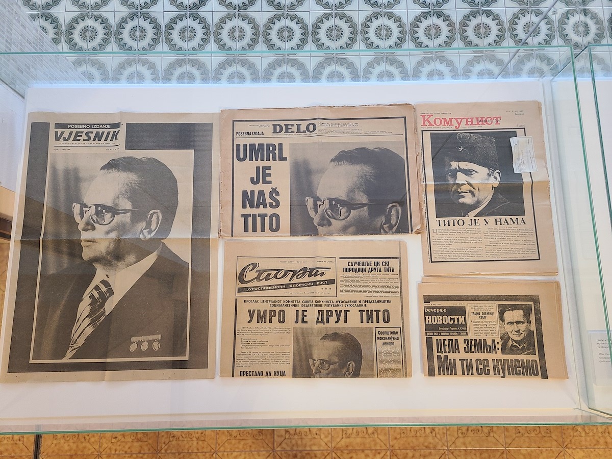 Portadas de periódicos yugoslavos sobre la muerte de Tito en 1980. (A.R.)