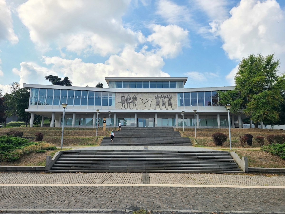 Vista exterior del Museo de Yugoslavia. (A.R.)