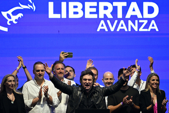 El presidente de Argentina, Javier Milei, en el cierre de la campaña electoral en Rosario.