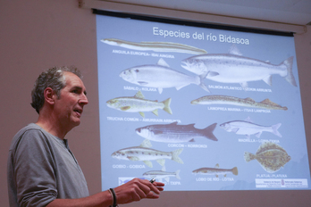 Jose Ardaiz Nafarroako Gobernuko biologoa, Berako hitzaldian.