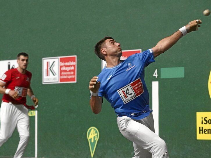 Peio Etxeberria eta Ezkurdia, aurrez aurre Elizondon.