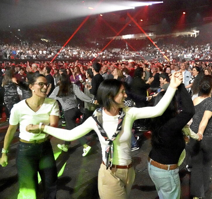 Ikusleek gogoz egin zuten dantza atzo BECen.